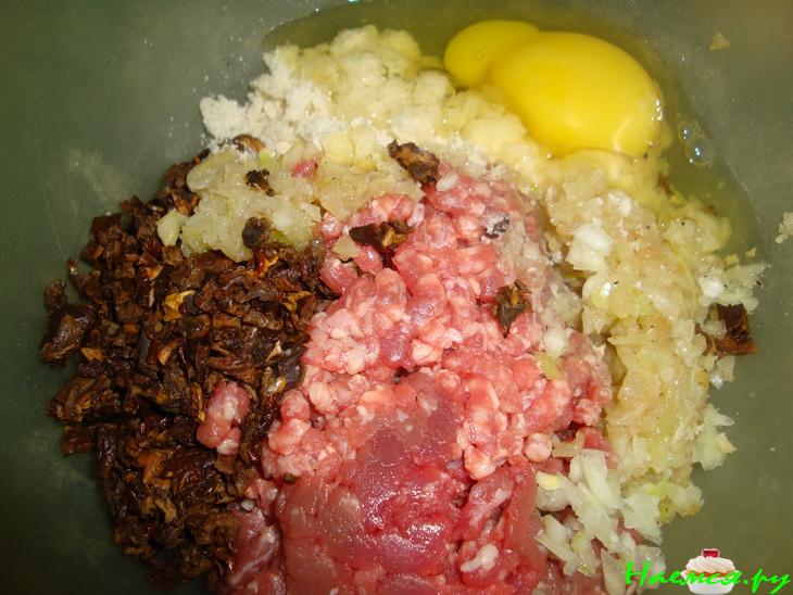 Рулетики из говядины с грибами и фаршем