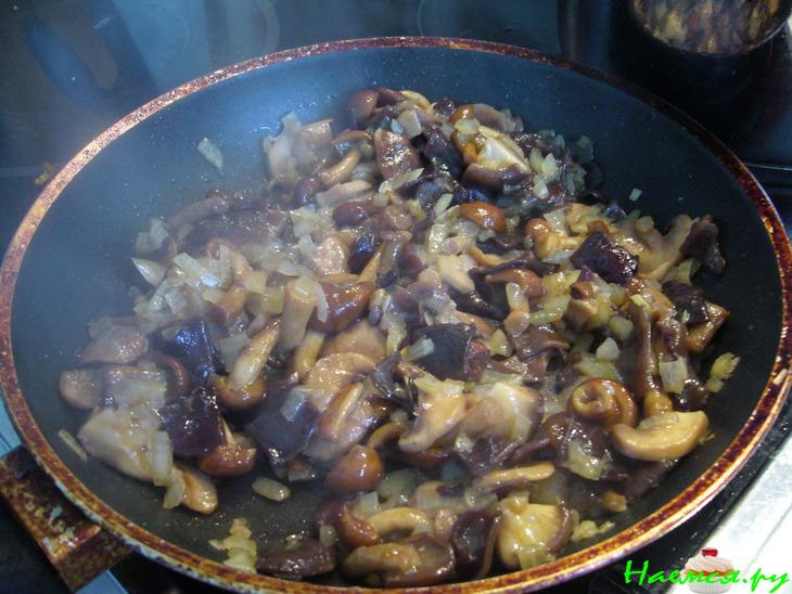 Картофельно-грибная запеканка на хрустящих хлебцах