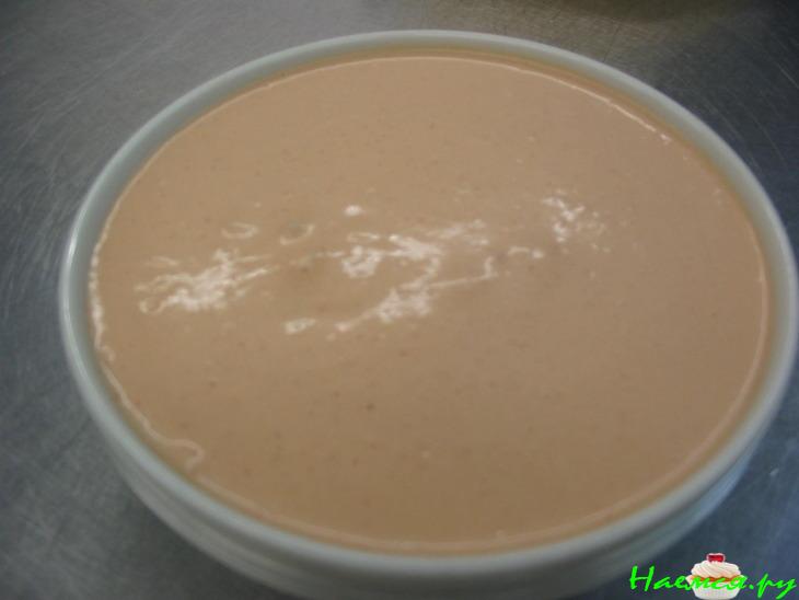 Салат из креветок с огурцом под соусом