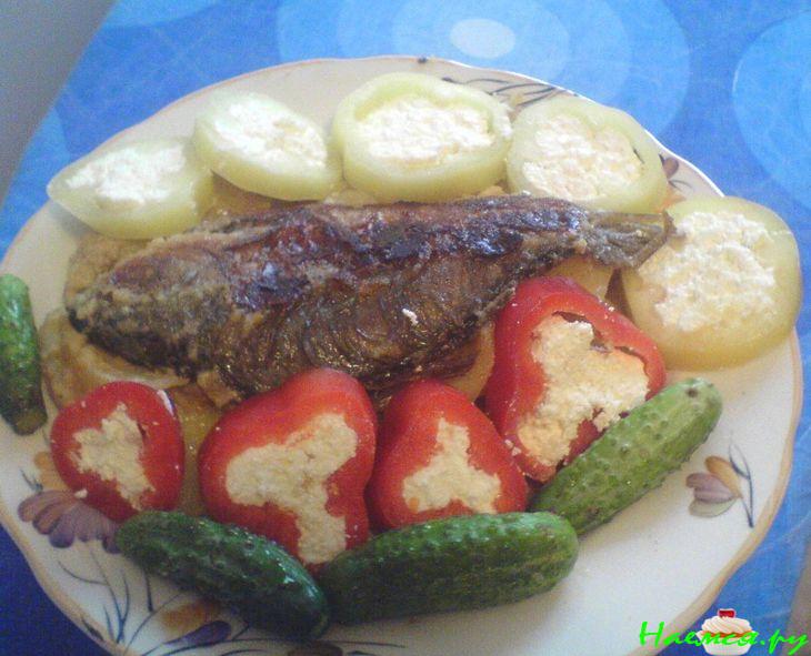 Караси в сметане с картофелем