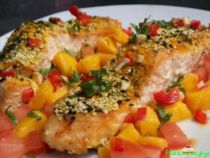 Лосось с манговым сальса  