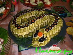 Салат с горбушей "Змейка"