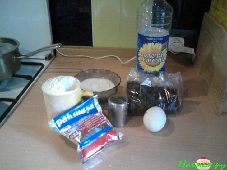 Булочки из дрожжевого теста с изюмом