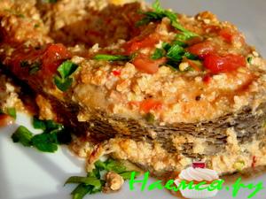 Жареная форель с ореховым соусом. Пикантно