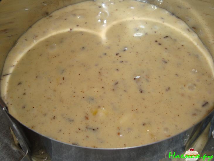 Пирог с орехами, бананом и шоколадом