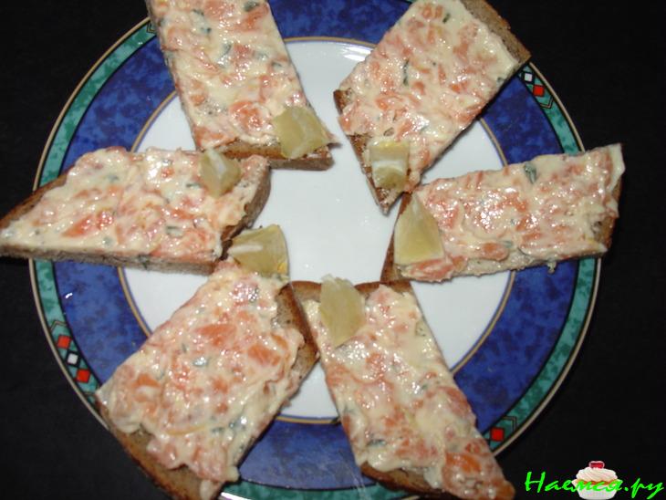 Лососевое масло с лимоном и базиликом Лососевое масло с лимоном и базиликом