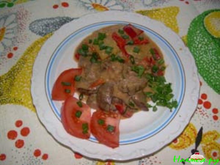 Куриная печень с овощами