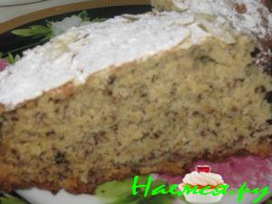 Банановый кекс с грецкими орехами и миндалем