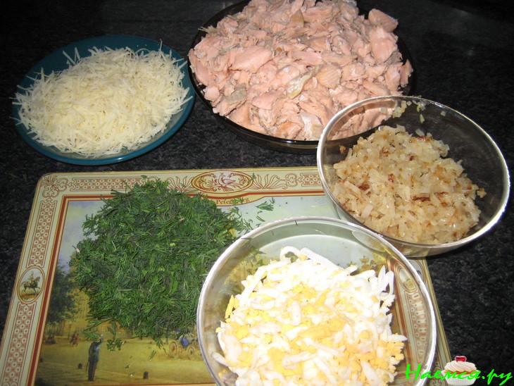 Рыбный пирог из слоеного теста с горбушей