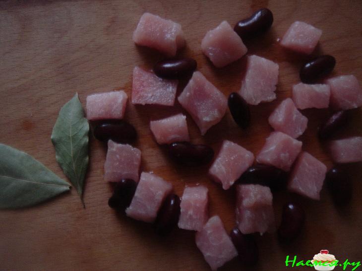 Английский мясной пирог с красной фасолью