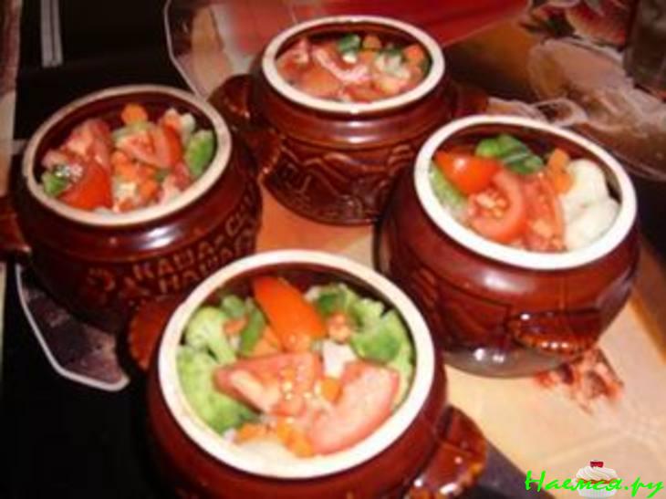 Мясо с овощами в горшочке