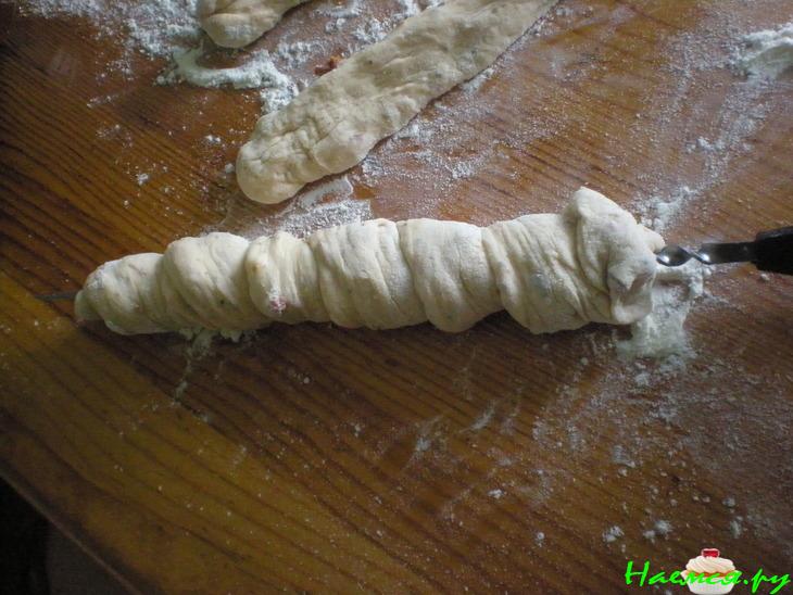 Булочки гриль с базиликом и вяленными помидорами