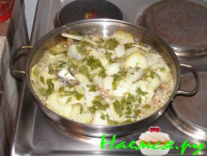 Минтай, тушёный с картофелем