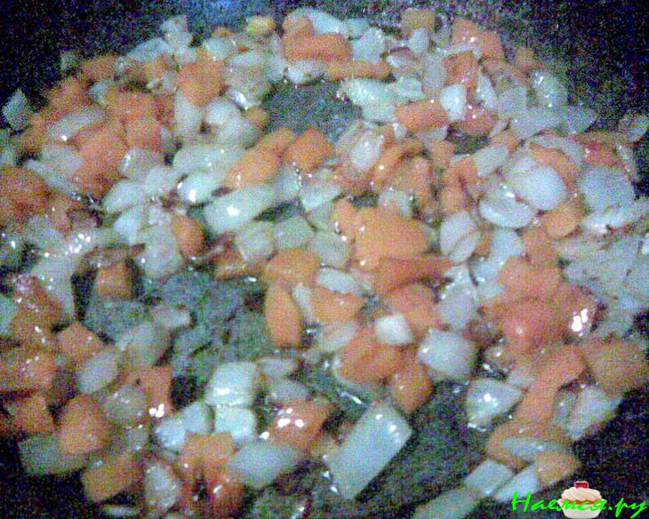 Густой постный суп с чечевицей, черносливом и имбирем