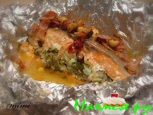 Форель с фундуком и беконом