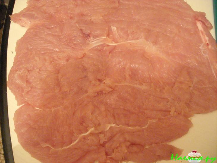 Рулет из филе индюшки с ароматной начинкой Рулет из филе индюшки с ароматной начинкой