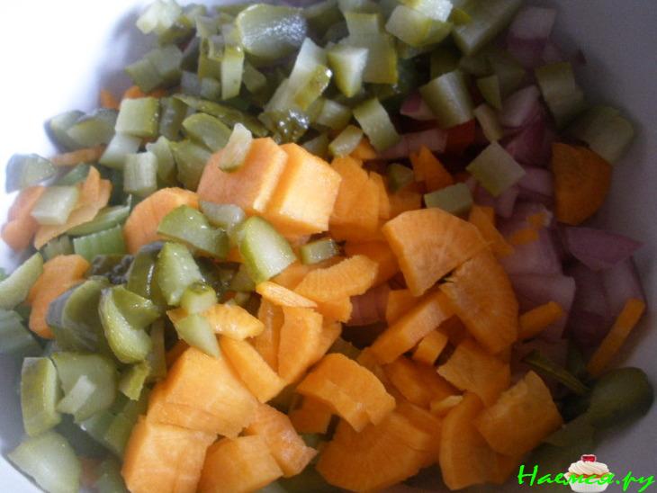 Куриный салат с горчичным соусом