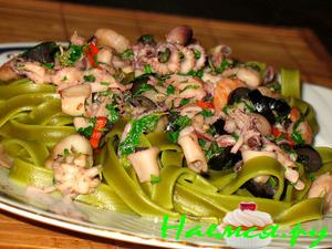 Зелёные тальятелли с суго из морепродуктов