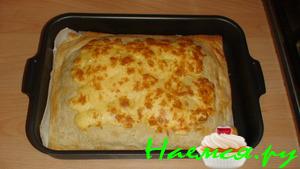 Рыбный слоеный пирог с сыром