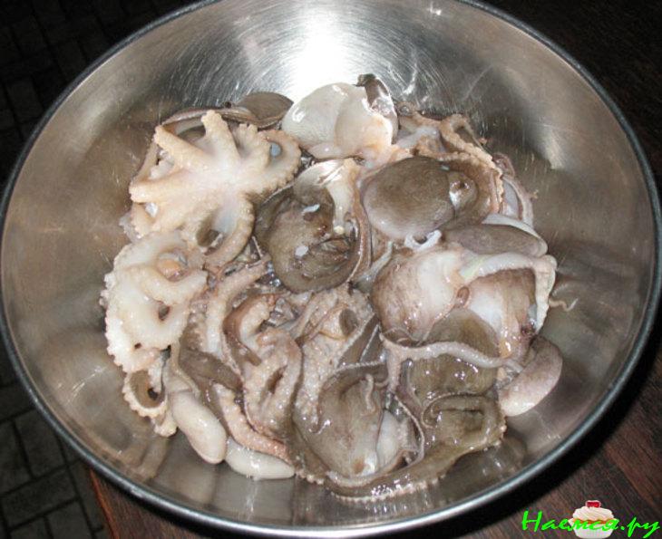 Жареные мини-осьминожки (с лимоном и двумя дипами) Жареные мини-осьминожки (с лимоном и двумя дипами)