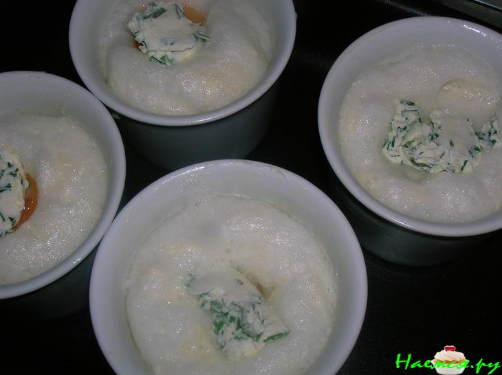 Запеченные яйца с беконом-карри