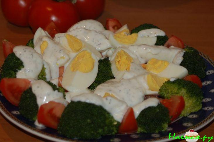 Брокколи с помидорами