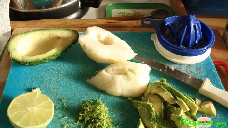 Салат "Любимый" с грушей и авокадо