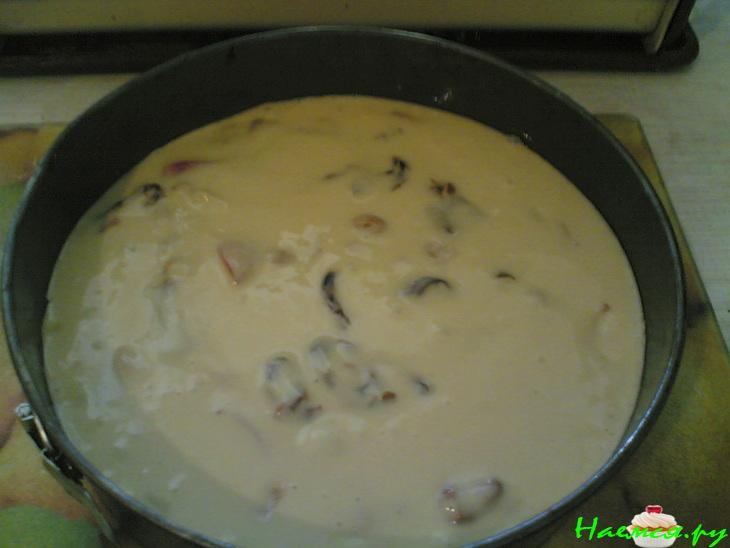 Яблочный пирог с финиками и орехами