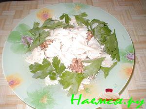 Макаронные бантики с соусом из грецких орехов