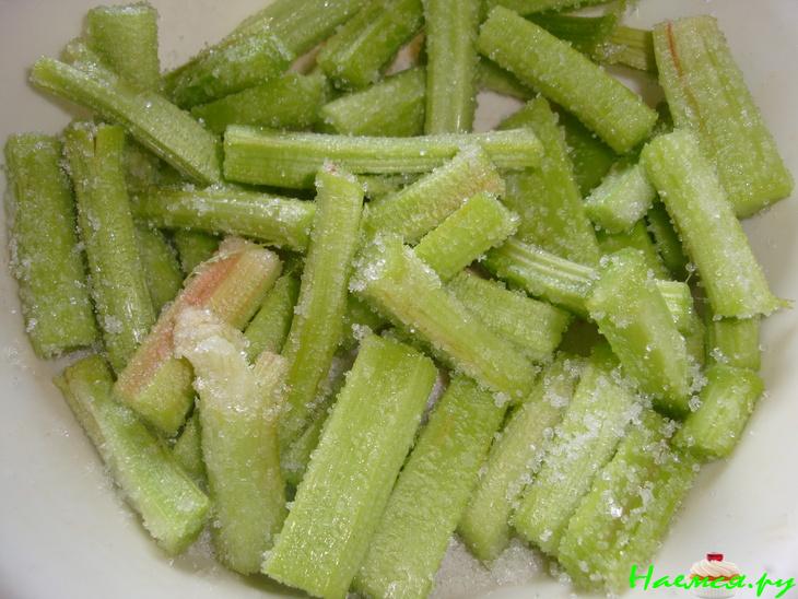 Пирог с ревенем и клубничкой