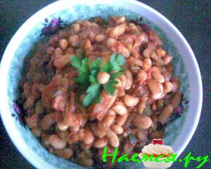 Фасоль пикантная тушеная