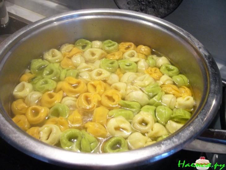 Паста тортеллини (Tortellini) с молочно-ветчинным соусом