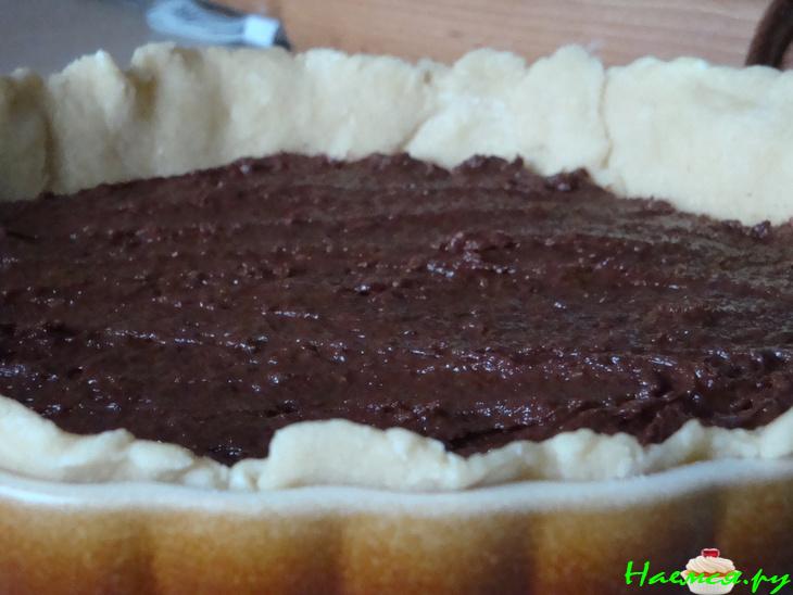 Шоколадный пирог с персиками