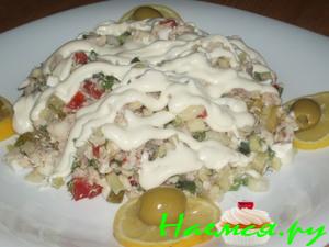 Салат с копченым лещем