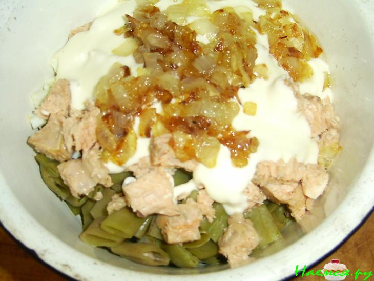 Салат из молодой стручковой фасоли с горбушей