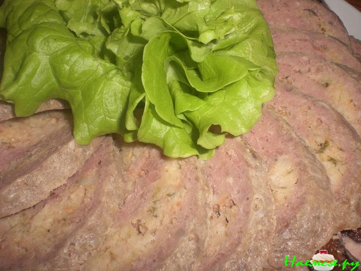 Рулет из говядины фаршированный фасолью Рулет из говядины фаршированный фасолью