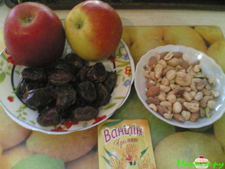 Яблочный пирог с финиками и орехами