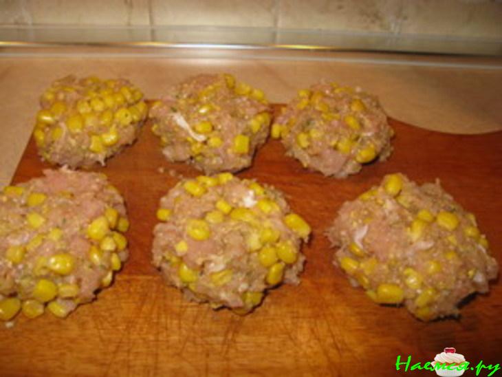 Парагвайские бори-бори с жареным бананом