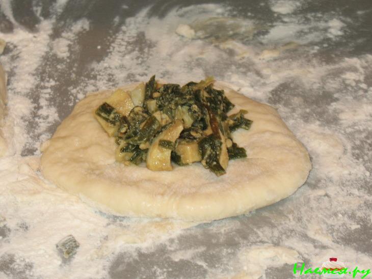 Пирожки с зеленым луком и яйцом Пирожки с зеленым луком и яйцом