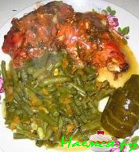 Кролик в томатном соусе с фасолью