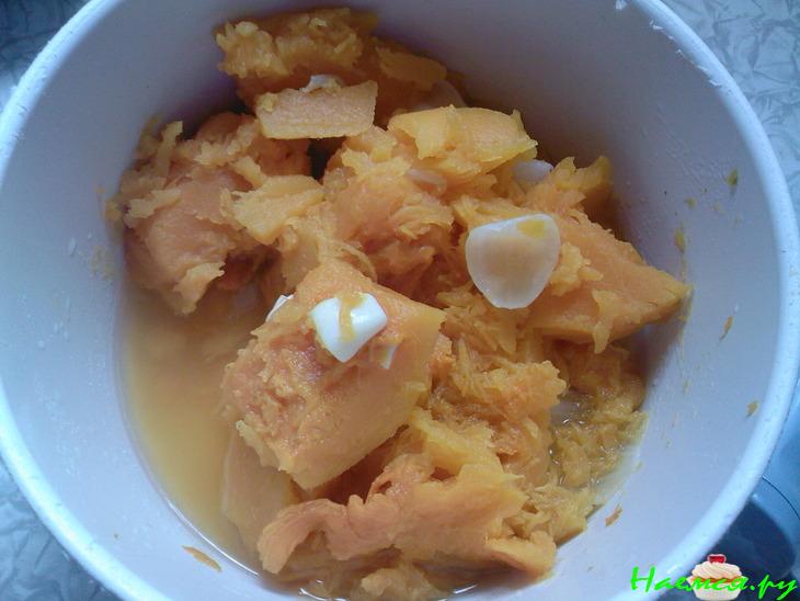 Тыквенный крем-суп с сырными рулетиками