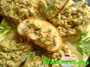 Горячие бутеры со скумбрией и яйцом