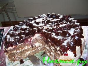 Ореховый торт с вишней