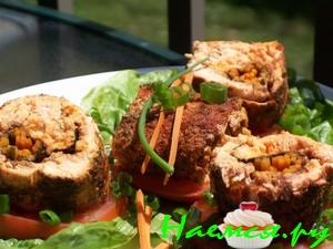 Рулет из лосося с морковью, шпинатом и чесноком