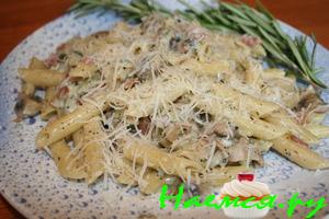Пенне с грибами и рокфором