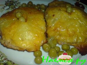 Свинина запечённая с ананасами и сыром