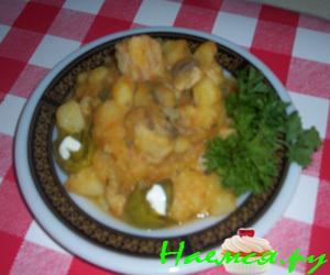 Картошка тушеная с мясом и грибами