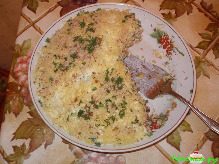 Салат слоеный "Нежность" с копченой куриной грудкой