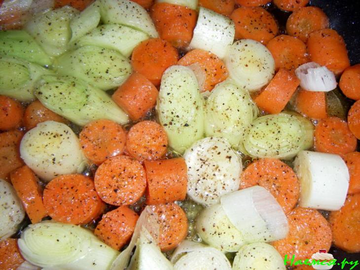 Рыба с овощами под соусом