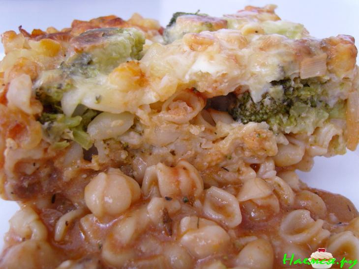Лазанья из макарон с брокколи и мясом